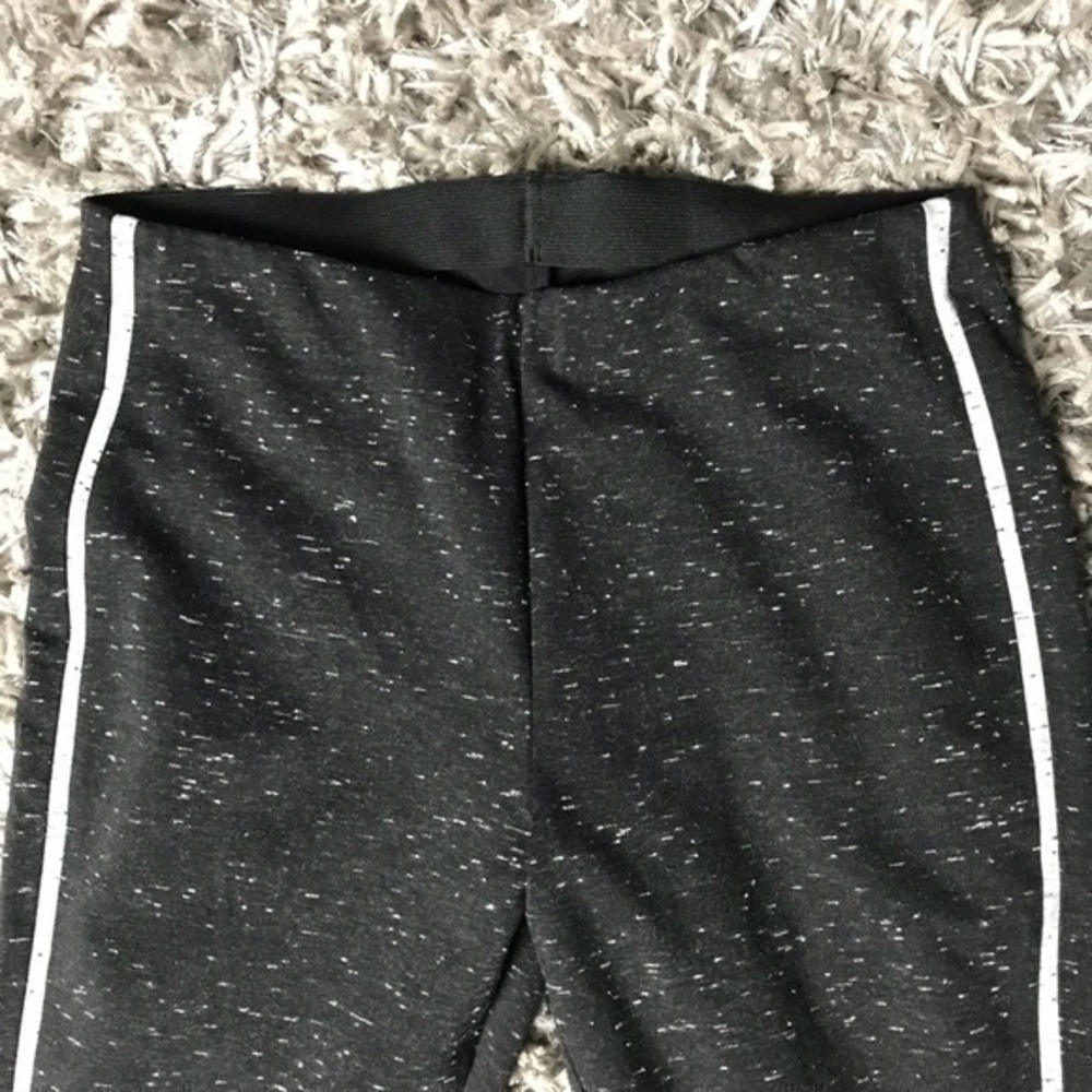 Lou & Grey - Dark Grey Leggings w Light Grey Strip